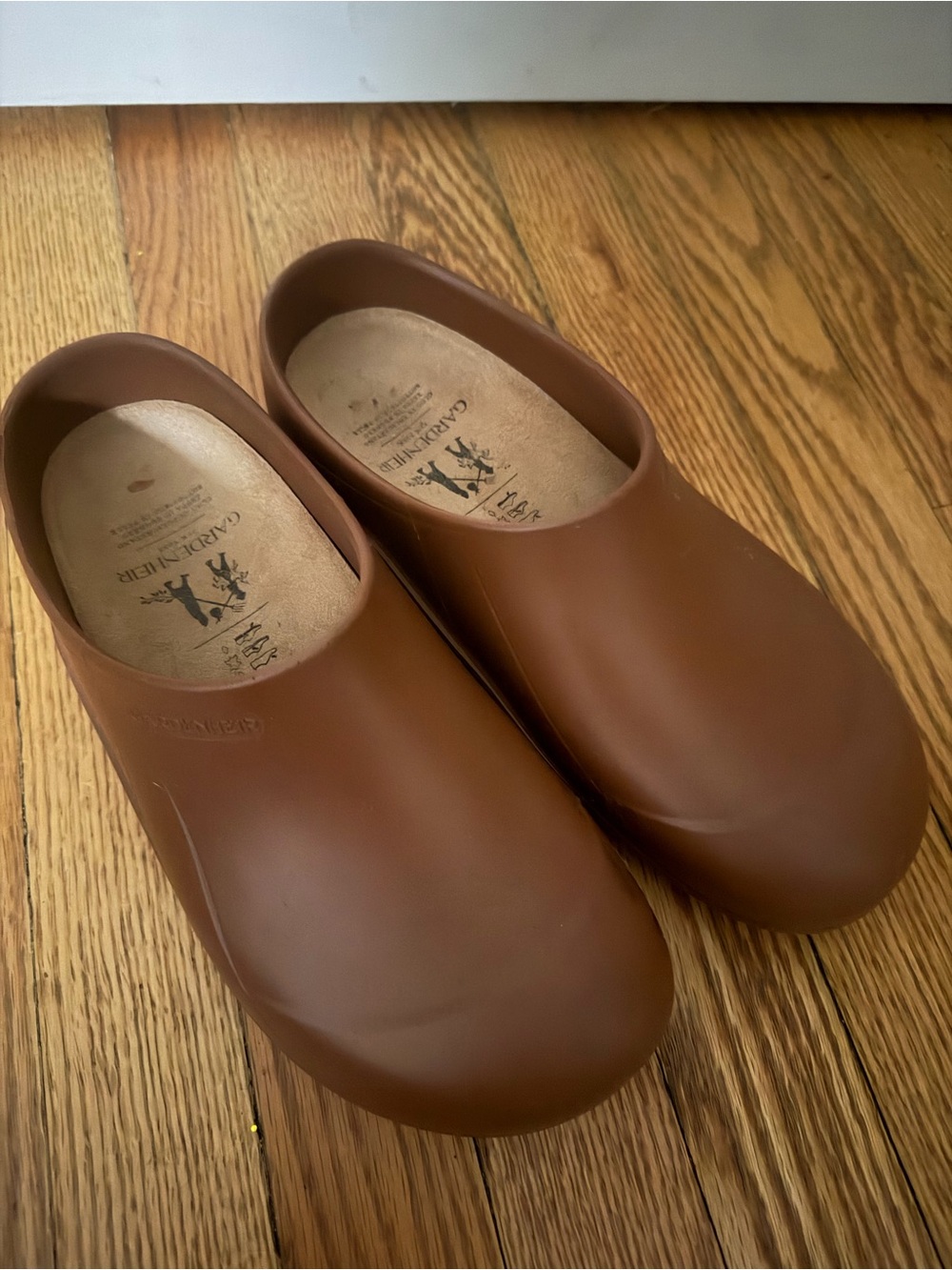 Gardener-Style Slip-On Clogs — Chestnut Brown Women’s Flats